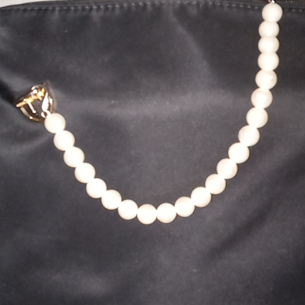 Multi-Use Pearl Purse Chain Accessory - Picture 4 of 4